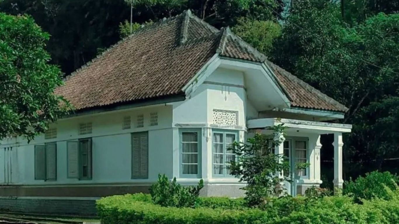 Misteri Rumah Kolonial