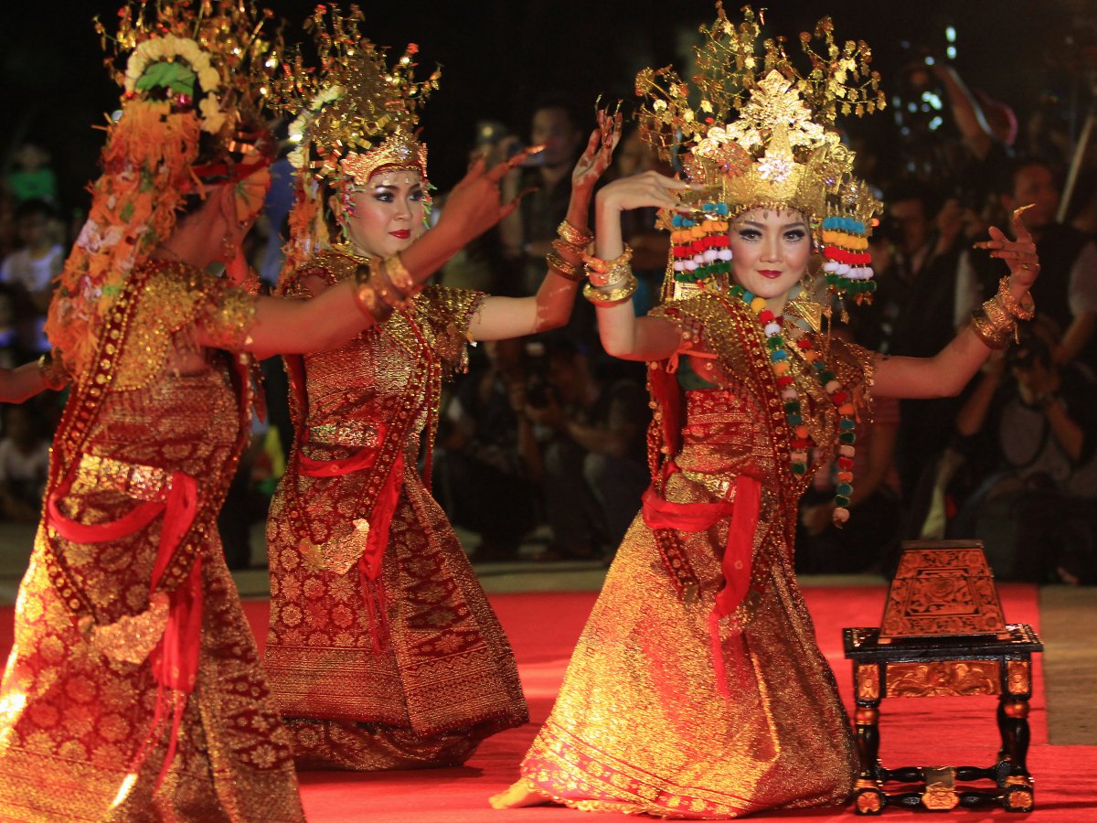 Tari Leggong